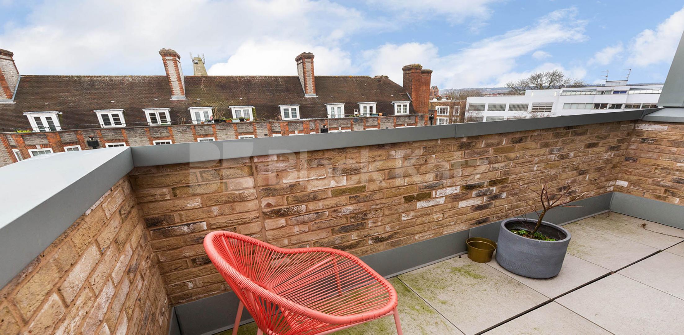 Luxury 2 bed two bath with balcony in a private modern development in Camden.  Cliff Villas, Camden 